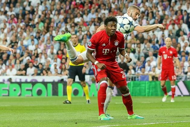 Madrid, Spain 18.04.2017, UEFA Champions League - 2016 17 Season, Quarter Final: Second leg, Real Madrid - FC Bayern Muenchen, Karim Benzema (Real Madrid) und David Alaba (FCB) im Zweikampf ( DeFodi048