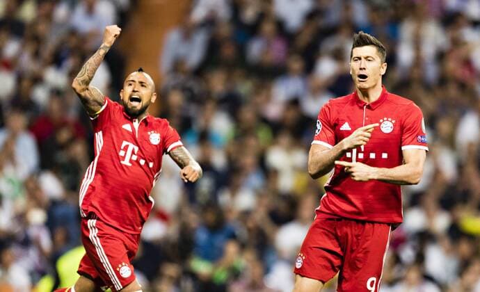 Bilder des Tages - SPORT Madrid, 18.04.2017 Torjubel: Robert Lewandowski (FCB), Arturo Vidal (FCB) Real Madrid - Bayern München