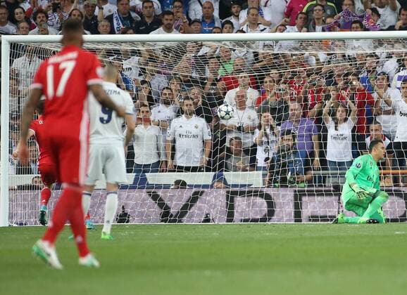 Keylor Navas ( Real Madrid 1 ) geschlagen im Tor nach dem Elfmeter von Robert Lewandowski (FC Bayern Muenchen 9), Real Madrid vs. FC Bayern Muenchen, Viertelfinale, UEFA Champions League, Fussball, 18.04.2017, Madrid Copyright: xLanger Eibner-Pressefotox EP_HLR