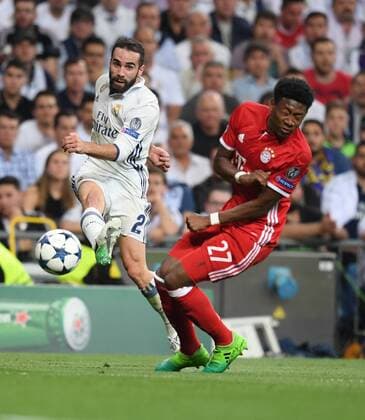 Themen der Woche - Sport FUSSBALL CHAMPIONS LEAGUE SAISON 2016 2017 VIERTELFINALE RUECKSPIEL Real Madrid - FC Bayern Muenchen 18.04.2017 Raphael Varane (li, Real Madrid) gegen David Alaba (re, FC Bayern Muenchen)) 
