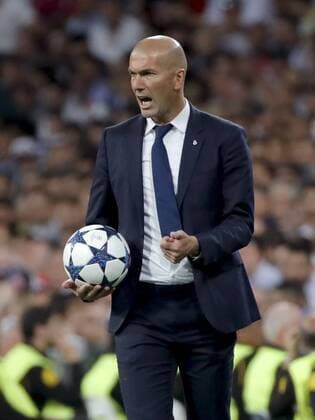 Real Madrid s French coach Zinedine Zidane reacts during the UEFA Champions League quarter-final second leg match between Real Madrid and Bayern Munich at the Santiago Bernabeu stadium in Madrid, Spain, 18 April 2017. REAL MADRID VS. BAYERN MUNICH !ACHTUNG: NUR REDAKTIONELLE NUTZUNG!  Copyright: xJuanJoxMartinx MAD001 20170418-636281501597860445