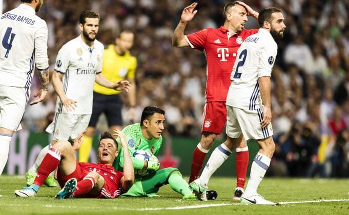 Madrid, 18.04.2017 Robert Lewandowski (FCB), Franck Ribery (FCB) enttäuscht - TW Keylor Navas (Real) Real Madrid - Bayern München
