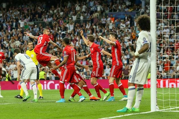 Madrid, Spain 18.04.2017, UEFA Champions League - 2016 17 Season, Quarter Final: Second leg, Real Madrid - FC Bayern Muenchen, Tor zum 1:2 Eigentor Sergio Ramos (Real Madrid) Bayern jubelt ( DeFodi048