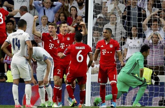 Bayern Munich s players jubilate the second goal of the team against Real Madrid during the UEFA Champions League quarter-final second leg match between Real Madrid and Bayern Munich at the Santiago Bernabeu stadium in Madrid, Spain, 18 April 2017. REAL MADRID VS. BAYERN MUNICH !ACHTUNG: NUR REDAKTIONELLE NUTZUNG!  Copyright: xJuanJoxMartinx MAD001 20170418-636281519580311052