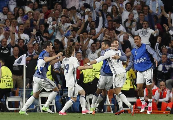 Soccer match between Real Madrid and Bayern Munich of the 2016 2017 Champions League quarter finals second leg, held at the Santiago Bernabeu stadium, in Madrid, April 18, 2017. (Photo: J. Luis Cuesta 261 Cordon Press). Real Madrid Players celebrate the second goal of Cristiano Ronaldo.  xJosexLuisxCuestax xx
