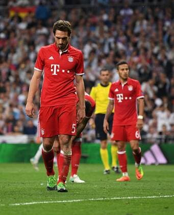 FUSSBALL CHAMPIONS LEAGUE SAISON 2016 2017 VIERTELFINALE RUECKSPIEL Real Madrid - FC Bayern Muenchen 18.04.2017 Mats Hummels (li) und Thiago Alcantara (re, beide FC Bayern Muenchen) 