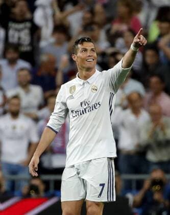 Real Madrid s Portuguese striker Cristiano Ronaldo jubilates the second goal of the team during the UEFA Champions League quarter-final second leg match between Real Madrid and Bayern Munich at the Santiago Bernabeu stadium in Madrid, Spain, 18 April 2017. REAL MADRID VS. BAYERN MUNICH !ACHTUNG: NUR REDAKTIONELLE NUTZUNG!  Copyright: xJuanJoxMartinx MAD001 20170419-636281568316033002