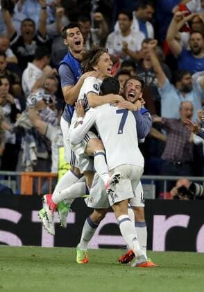 Real Madrid s players jubilate the second goal of the team during the UEFA Champions League quarter-final second leg match between Real Madrid and Bayern Munich at the Santiago Bernabeu stadium in Madrid, Spain, 18 April 2017. REAL MADRID VS. BAYERN MUNICH !ACHTUNG: NUR REDAKTIONELLE NUTZUNG!  Copyright: xJuanJoxMartinx MAD001 20170419-636281568320088950