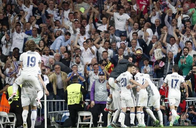Real Madrid s players jubilate the third goal of the team the UEFA Champions League quarter-final second leg match between Real Madrid and Bayern Munich at the Santiago Bernabeu stadium in Madrid, Spain, 18 April 2017. REAL MADRID VS. BAYERN MUNICH !ACHTUNG: NUR REDAKTIONELLE NUTZUNG!  Copyright: xZipix MAD001 20170419-636281568940960990