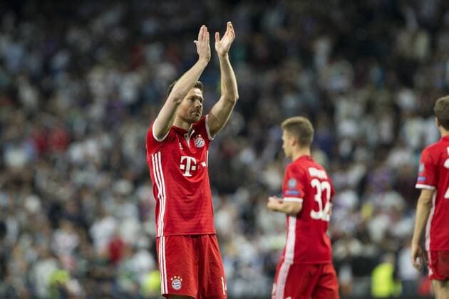 Xabi Alonso of FC Bayern Munchen during the match of Champions League between Real Madrid and FC Bayern Munchen at Santiago Bernabeu Stadium in Madrid, Spain. April 18, 2017.  (20170418123)