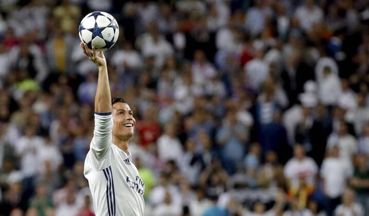 Real Madrid s Portuguese midfielder Cristiano Ronaldo reacts after the UEFA Champions League quarter-final second leg match between Real Madrid and Bayern Munich at the Santiago Bernabeu stadium in Madrid, Spain, 18 April 2017. REAL MADRID VS. BAYERN MUNICH !ACHTUNG: NUR REDAKTIONELLE NUTZUNG!  Copyright: xJuanJoxMartinx MAD001 20170419-636281572011937618