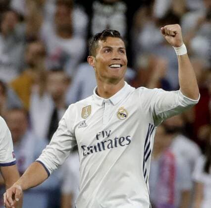 Real Madrid s Portuguese midfielder Cristiano Ronaldo reacts after the UEFA Champions League quarter-final second leg match between Real Madrid and Bayern Munich at the Santiago Bernabeu stadium in Madrid, Spain, 18 April 2017. REAL MADRID VS. BAYERN MUNICH !ACHTUNG: NUR REDAKTIONELLE NUTZUNG!  Copyright: xJuanJoxMartinx MAD001 20170419-636281572016617558
