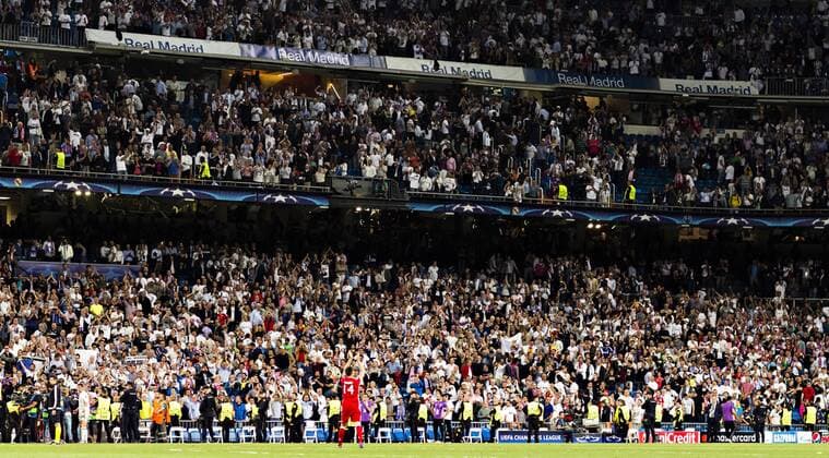Madrid, 18.04.2017 Xabi Alonso (FCB) wird von Real Fans verabschiedet Real Madrid - Bayern München