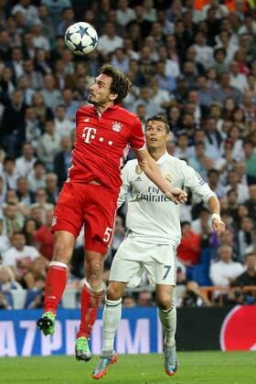 Mats Hummels (FC Bayern Muenchen 5) Christiano Ronaldo ( Real Madrid 7 ), Real Madrid vs. FC Bayern Muenchen, Viertelfinale, UEFA Champions League, Fussball, 18.04.2017, Madrid Copyright: xLanger Eibner-Pressefotox EP_HLR