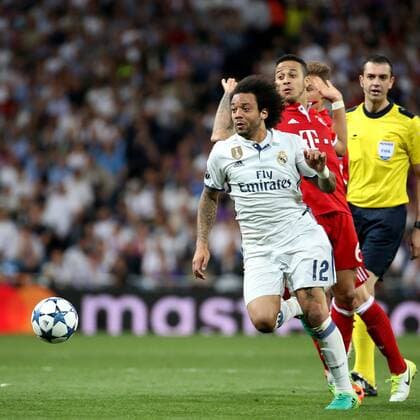 Marcelo ( Real Madrid 12 ) setzt sich gegen Thiago Alcantara (FC Bayern Muenchen 6) durch, Real Madrid vs. FC Bayern Muenchen, Viertelfinale, UEFA Champions League, Fussball, 18.04.2017, Madrid Copyright: xLanger Eibner-Pressefotox EP_HLR