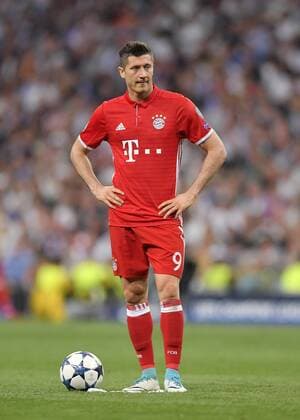 18.04.2017, Fussball Champions-League 2016 2017, Viertelfinale Rückspiel, Real Madrid - FC Bayern München, im Estadio Bernabeu in Madrid, Robert Lewandowski (FC Bayern München) ist enttäuscht. 