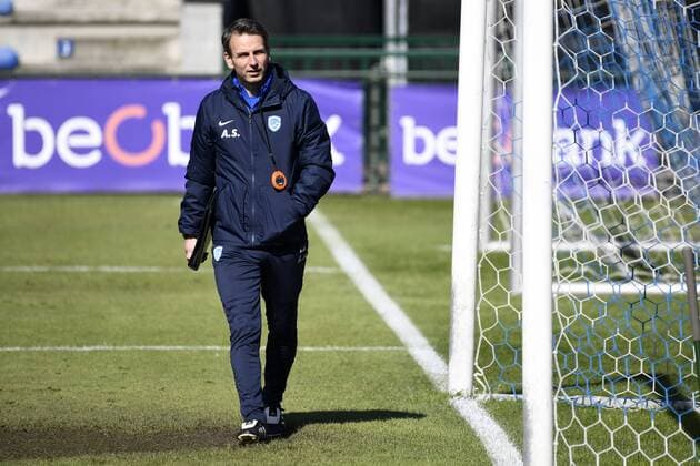 Genk s head coach Albert Stuivenberg pictured before the start of a training session of Belgian soccer team RC Genk, Wednesday 19 April 2017, in Genk. Tomorrow Genk is playing the return leg of quarterfinals against Spanish team Celta Vigo in the Europa League competition. YORICKxJANSENS  x05083408x