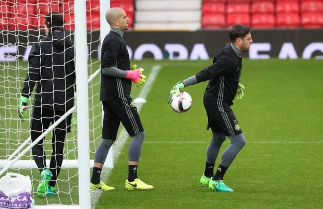 Anderlecht s goalkeeper Ruben Martinez and Anderlecht s goalkeeper Frank Boeckx pictured during the training session of Belgian soccer team RSC Anderlecht in Manchester, UK, Wednesday 19 April 2017. Tomorrow Anderlecht is playing the return leg game of the quarterfinals of the Europa League competition against UK team Manchester United ManU VIRGINIExLEFOUR  x05083750x