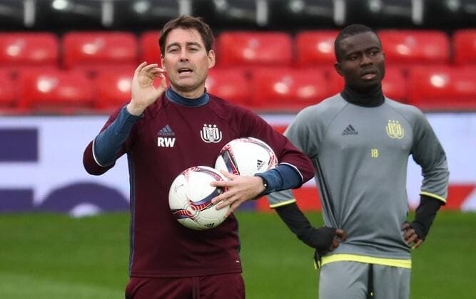 Anderlecht s head coach Rene Weiler gestures during the training session of Belgian soccer team RSC Anderlecht in Manchester, UK, Wednesday 19 April 2017. Tomorrow Anderlecht is playing the return leg game of the quarterfinals of the Europa League competition against UK team Manchester United ManU VIRGINIExLEFOUR  x05083735x