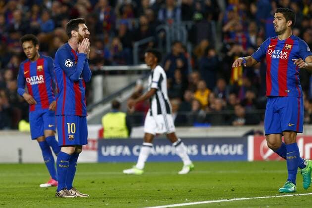 FC Barcelona Barca s Argentinian striker Lionel Messi (L) reacts during the UEFA Champions League quarter-final second leg match between FC Barcelona and Juventus at the Camp Nou stadium, in Barcelona, Catalonia, Spain, 19 April 2017. BARCELONA VS. JUVENTUS !ACHTUNG: NUR REDAKTIONELLE NUTZUNG!  Copyright: xQuiquexGarciax BCN001 20170419-636282337811914933