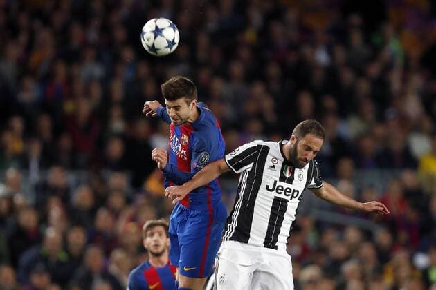 (L-R) Sergi Roberto of FC Barcelona Barca Gerard Pique of FC Barcelona, Gonzalo Higuain of Juventus FCduring the UEFA Champions League quarter final match between FC Barcelona and Juventus FC on April 19, 2017 at the Camp Nou stadium in Barcelona, Spain. FC Barcelona v Juventus FC UEFA Champions League 2016 2017 xVIxxIVx 7610177