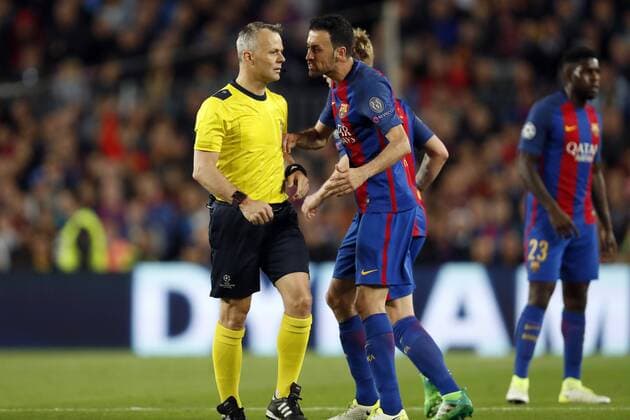 (L-R) referee Bjorn Kuipers, Sergio Busquets of FC Barcelona Barca Ivan Rakitic of FC Barcelona, Samuel Umtiti of FC Barcelonaduring the UEFA Champions League quarter final match between FC Barcelona and Juventus FC on April 19, 2017 at the Camp Nou stadium in Barcelona, Spain. FC Barcelona v Juventus FC UEFA Champions League 2016 2017 xVIxxIVx 7610179