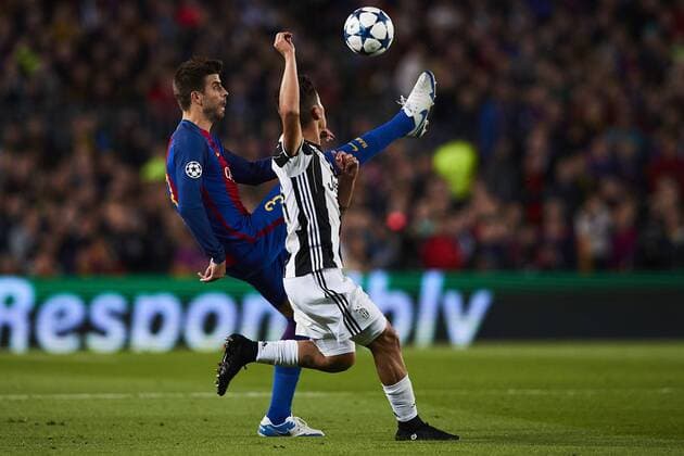 19.04.2017, xslx, Fussball Champions League Viertelfinale, FC Barcelona Barca - Juventus Turin, emspor vl Gerard Pique (FC Barcelona), Paolo Dybala (Juventus) Barcelona