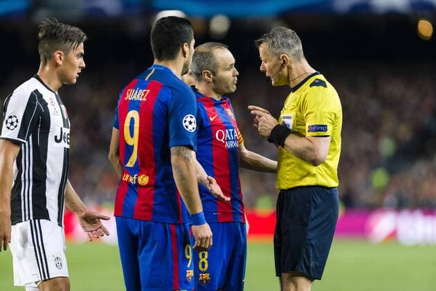 SPAIN - 19th of April: Andres Iniesta and Luis Suarez talks with the referee, Bjorn Kuipers during the UEFA Champions League Quarter Final second leg match between FC Barcelona Barca and Juventus FC at Camp Nou Stadium on April 19, 2017 in Barcelona, Spain.. (Credit: Mikel Trigueros Urbanandsport Cordon Press)  xCordonxPressx xSPAINx-xFCxBarcelonaxagainstxJuventusxFCx-xxChampionsxLeaguex-x2016 17x