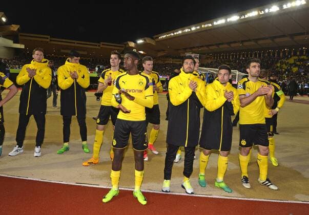 19.04.2017, Fussball Champions-League 2016 2017, Viertelfinale Rückspiel, AS Monaco - Borussia Dortmund, Im Stade Luis II in Monaco. Frust bei der Dortmunder Mannschaft nach dem Spiel bei den Fans. 