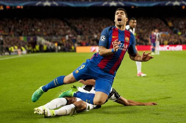 (170420) -- BARCELONA, April 20, 2017 -- Barcelona s Luis Suarez falls in action during the UEFA Champions League quarter final second leg match between FC Barcelona Barca and Juventus FC at the Camp Nou Stadium in Barcelona, Spain, April 19, 2017. The match ended 0-0 tie. Juventus advanced to the semifinal with 3-0 on aggregate. ) (SP)SPAIN-BARCELONA-SOCCER-CHAMPION S LEAGUE-BARCELONA VS JUVENTUS LinoxDexVallier 
