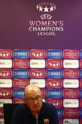 Head coach of FC Barcelona Barca Women s soccer team, Xavier Llorens (C), attends a press conference PK Pressekonferenz following a training session of the team at the Joan Gamper sports complex in Barcelona, northeastern Spain, 20 April 2017. FC Barcelona will face PSG in a UEFA Women s Champions League semifinal first leg match at the Miniestadi stadium in Barcelona on the ucoming 22 April. Press conference of FC Barcelona Women s soccer team !ACHTUNG: NUR REDAKTIONELLE NUTZUNG!  Copyright: xQuiquexGarcíax GRA185 20170420-636282967171175928