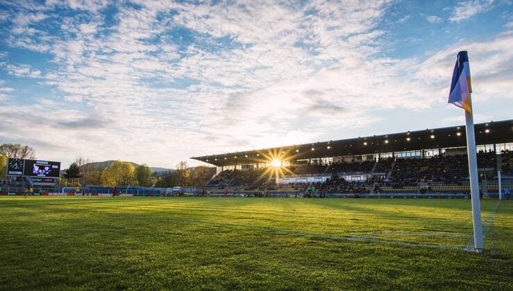 Jena, Deutschland 19. April 2017: RL- 16 17 - Nordost - Carl Zeiss Jena vs. FC Oberlausitz Das Ernst Abbe Sporfeld während der Partie Jena vs FC Oberlausitz Neugersdorf im Abendlicht. Ernst Abbe Sportfeld