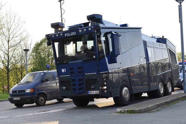 Fußball Europa League - Viertelfinale - FC Schalke 04 - Ajax Amsterdam am 20.04.2017 in der Veltins Arena auf Schalke heute extrem hohe Sicherheitsvorkehrungen durch die Polizei und Wachdienste insbesondere am Einlass der Holländischen Fans.. PM