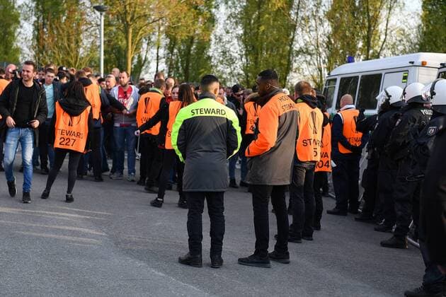 Fußball Europa League - Viertelfinale - FC Schalke 04 - Ajax Amsterdam am 20.04.2017 in der Veltins Arena auf Schalke heute extrem hohe Sicherheitsvorkehrungen durch die Polizei und Wachdienste insbesondere am Einlass der Holländischen Fans.. PM