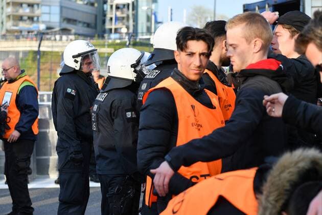Fußball Europa League - Viertelfinale - FC Schalke 04 - Ajax Amsterdam am 20.04.2017 in der Veltins Arena auf Schalke heute extrem hohe Sicherheitsvorkehrungen durch die Polizei und Wachdienste insbesondere am Einlass der Holländischen Fans.. PM