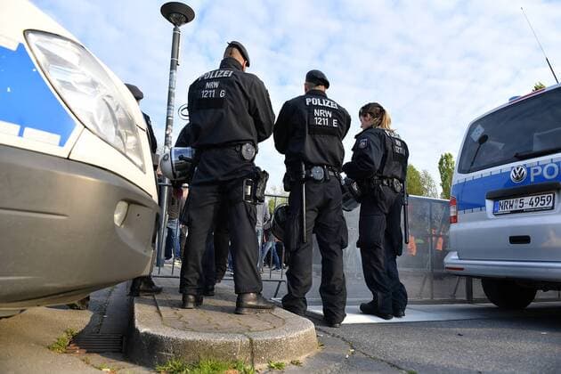 Fußball Europa League - Viertelfinale - FC Schalke 04 - Ajax Amsterdam am 20.04.2017 in der Veltins Arena auf Schalke heute extrem hohe Sicherheitsvorkehrungen durch die Polizei und Wachdienste insbesondere am Einlass der Holländischen Fans.. PM