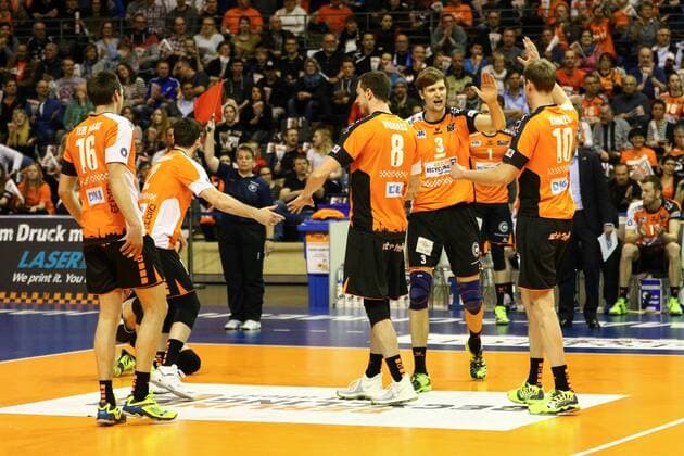 Volleyball, Herren, Saison 2016 17, 1. Bundesliga, Playoff, Halbfinale, 3. Spiel, BR Volleys - United Volleys Rhein-Main Jubel bei den BR Volleys, 20.04.17, Copyright: xMichaelxHundtx xMatthiasxKochx