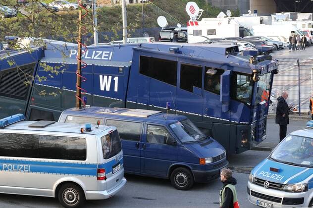 Wasserwerfer der Polizei NRW steht vor der Veltins-Arena beim Europa League Viertelfinal Rückspiel (Saison 2016 17) FC Schalke 04 - Ajax Amsterdam Copyright: Thomas Pakusch