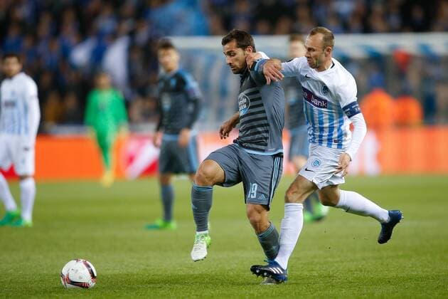 Celta s Jonny and Genk s Thomas Buffel fight for the ball during the return leg of quarterfinals in the Europa League competition between Belgian soccer team RC Genk and Spanish team Celta Vigo, Thursday 20 April 2017, in Genk. First leg ended on a 2-3 result in Spain. BRUNOxFAHY  x05084088x