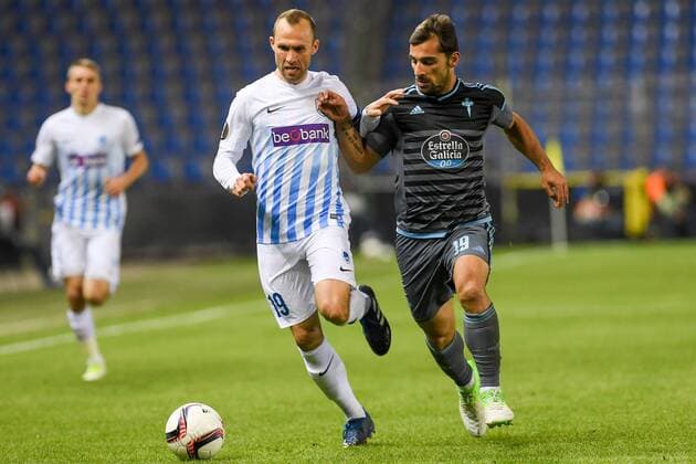 Genk s Thomas Buffel and Celta s Jonny fight for the ball during the return leg of quarterfinals in the Europa League competition between Belgian soccer team RC Genk and Spanish team Celta Vigo, Thursday 20 April 2017, in Genk. First leg ended on a 2-3 result in Spain. LUCxCLAESSEN  x05084102x