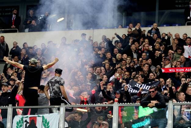 Gästeblock in der Veltins-Arena mit Fans von Ajax Amsterdam beim Europa League Viertelfinal Rückspiel (Saison 2016 17) FC Schalke 04 - Ajax Amsterdam Copyright: Thomas Pakusch
