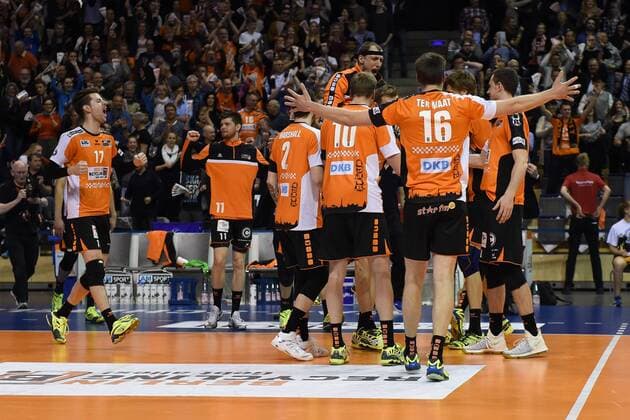 Volleyball, Herren, Saison 2016 17, 1. Bundesliga, Playoff, Halbfinale, 3. Spiel, BR Volleys - United Volleys Rhein-Main Jubel nach dem Abpfiff bei den BR Volleys, 20.04.17, Copyright: xMichaelxHundtx xMatthiasxKochx