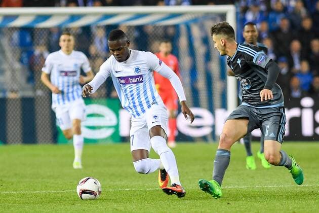 Genk s Mwbana Ally Samatta and Celta s Andreu Fontas fight for the ball during the return leg of quarterfinals in the Europa League competition between Belgian soccer team RC Genk and Spanish team Celta Vigo, Thursday 20 April 2017, in Genk. First leg ended on a 2-3 result in Spain. LUCxCLAESSEN  x05084153x