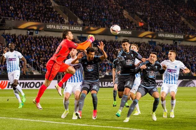 goalkeeper Mathew Ryan of KRC Genk savesduring the UEFA Europa League quarter final match between KRC Genk and Celta de Vigo on April 20, 2017 at the Luminus Arena in Genk, Belgium KRC Genk v Celta de Vigo UEFA Europa League 2016 2017 xVIxGerritxvanxKeulenxIVx 7615364