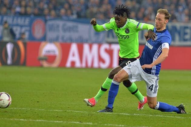 GER, UEFA EL, FC Schalke 04 (GER) vs Ajax Amsterdam (NED) 20.04.2017, Veltins-Arena, Gelsenkirchen, GER, UEFA EL, FC Schalke 04 (GER) vs Ajax Amsterdam (NED), im Bild im Zweikampf von links: Bertrand TraorŽ Traore ( Amsterdam 9 ), Benedikt Höwedes Hoewedes ( Schalke 4 ) Foto © nordphoto Treese nordphotoxTreese