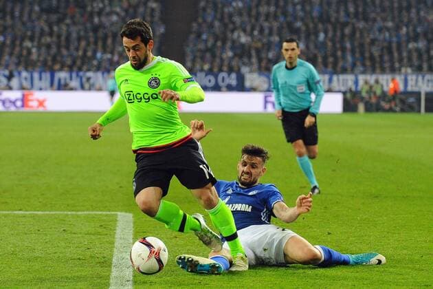 GER, UEFA EL, FC Schalke 04 (GER) vs Ajax Amsterdam (NED) 20.04.2017, Veltins-Arena, Gelsenkirchen, GER, UEFA EL, FC Schalke 04 (GER) vs Ajax Amsterdam (NED), im Bild im Zweikampf von links: Amin Younes ( Amsterdam 11 ), Daniel Caligiuri ( Schalke 2 ) Foto © nordphoto Treese nordphotoxTreese