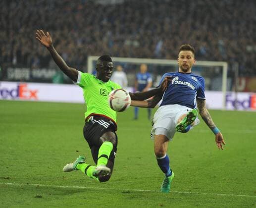 Themen der Woche - Sport Europa League FC Schalke 04 - Ajax Amsterdam 20.04.2017 Davinson Sanchez (Ajax) Aktion gegen Guido Burgstaller (S04) HM