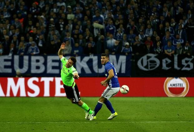 Joel Veltman (Ajax Amsterdam) geht nach einem Zweikampf mit Sead Kolasinac (FC Schalke 04) zu Boden beim Europa League Viertelfinal Rückspiel (Saison 2016 17) FC Schalke 04 - Ajax Amsterdam Copyright: Thomas Pakusch