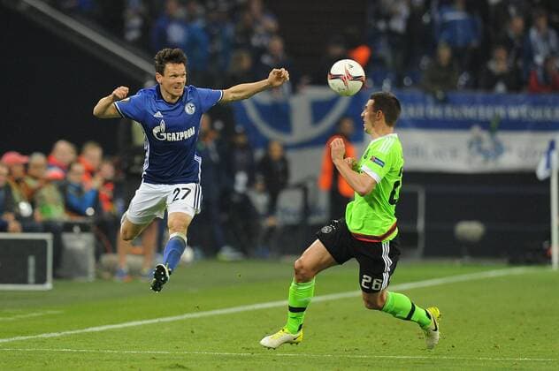 Sascha Riether ( links Schalke 04 ) im Zweikampf mit Nick Viergever ( rechts Ajax Amsterdam ) 20.04.2017 --- Fussball --- Europaleague --- Schalke 04 vs Ajax Amsterdam Gelsenkirchen Veltis Arena Copyright: xThienel Eibner-Pressefotox EP_TTL