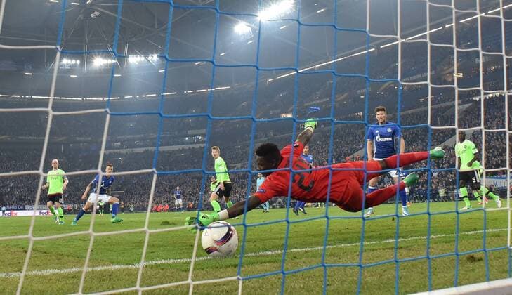 20.04.2017, Fussball, UEFA Europa League, Saison 2016 2017, Viertelfinale, FC Schalke 04 - Ajax Amsterdam, Guido Burgstaller (Schalke 04), hinten 2. v.li., erzielt das Tor zum 2-0